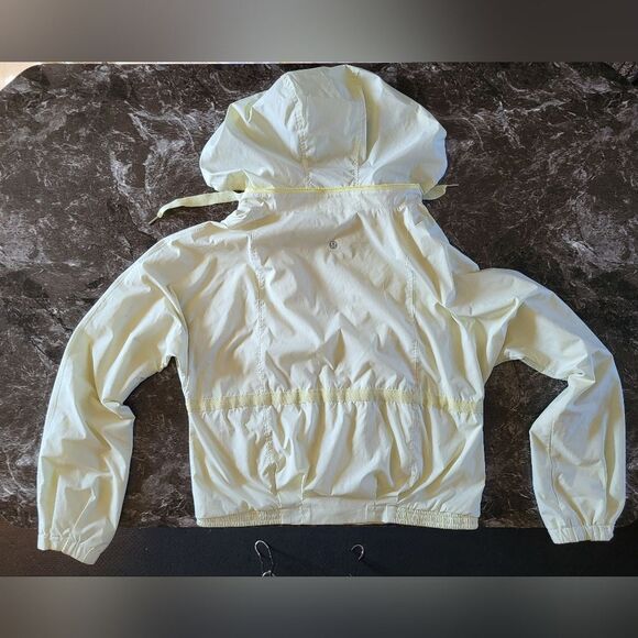 Lululemon Size 4 Light Yellow Hood-Lite Jacket - Picture 2 of 6